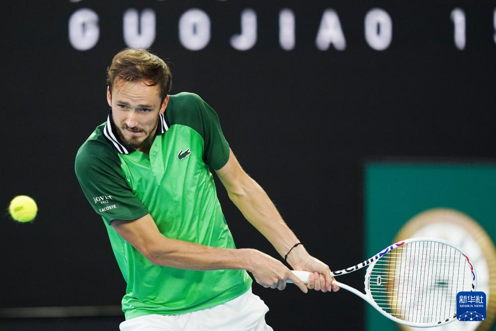 由纵向跑动 由纵向跑动